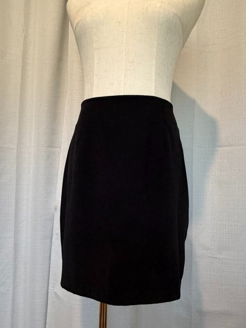 Briggs New York Vintage Black Velvet Pencil Skirt - Size 4P Minimalist - Picture 2 of 14